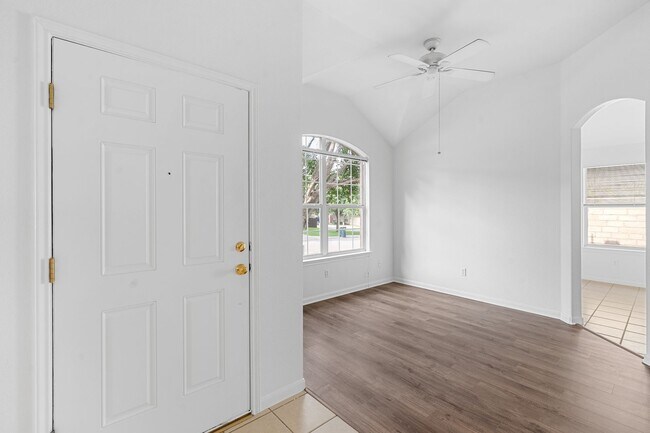 Building Photo - 2305 Boulder Run