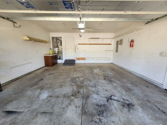 Building Photo - 3 Bedroom On Cul-de-sac, East Side Location