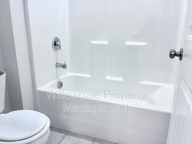 Building Photo - 1309 Little Hills Dr