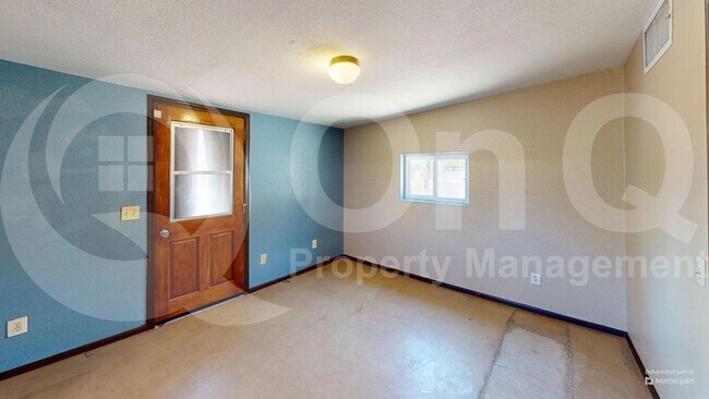 Building Photo - 906 E Halcyon Rd
