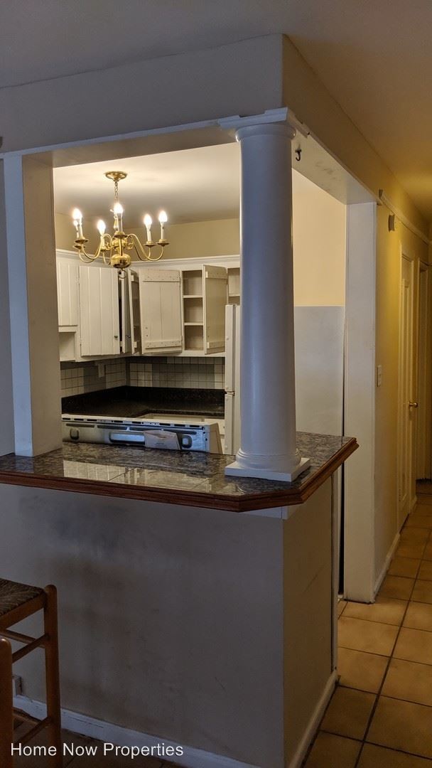 Building Photo - 1360 North Avenue NE