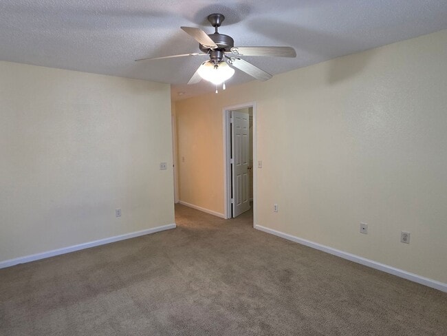 Building Photo - 1118 Towne Pk E Dr