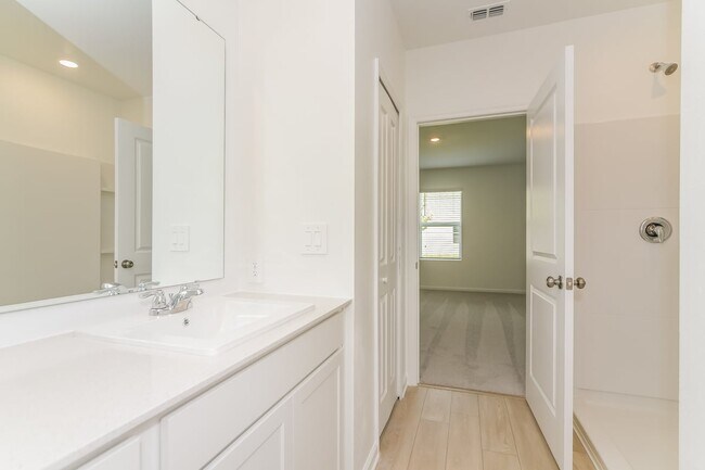 Building Photo - 6417 Domizio Dr