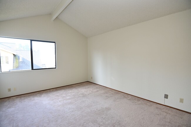 Building Photo - SFR near 880 & 84 -Minutes from Paseo Padr...