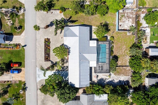 Building Photo - 11 2nd St