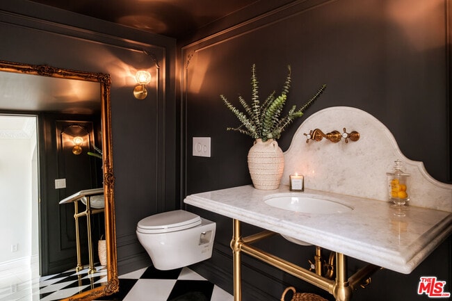 Building Photo - 18875 Pasadero Dr