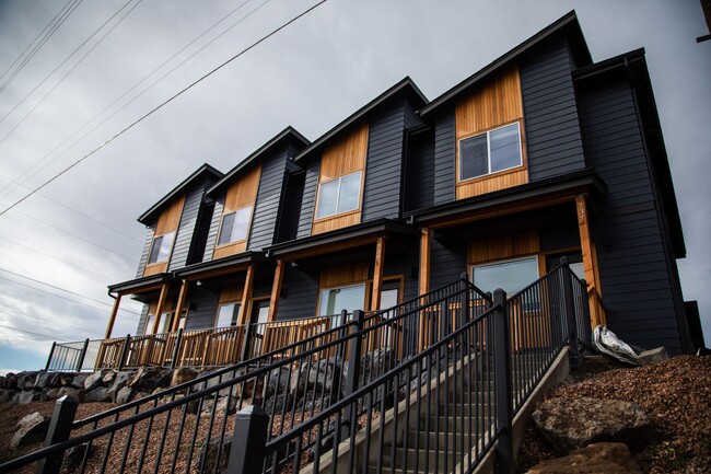 Building Photo - Welcome to Sun Drive Townhomes!