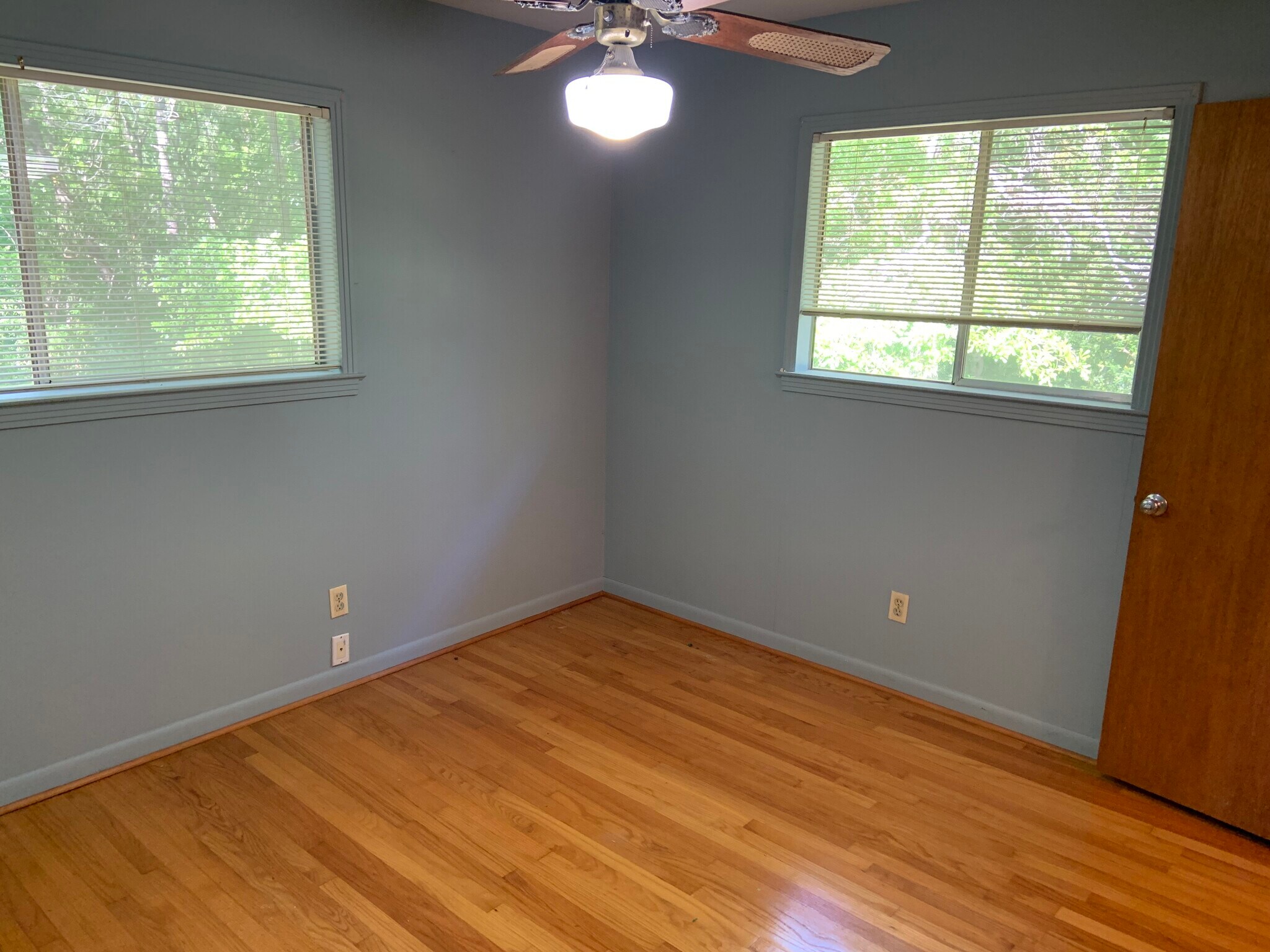 Building Photo - 56 Meadowlane Dr