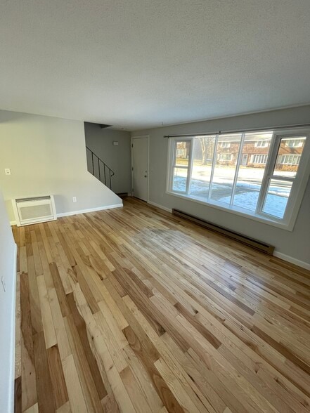 Living Room - 33 Villa Rd