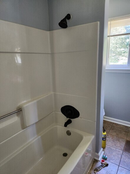 Building Photo - 2809 Creekwood Dr