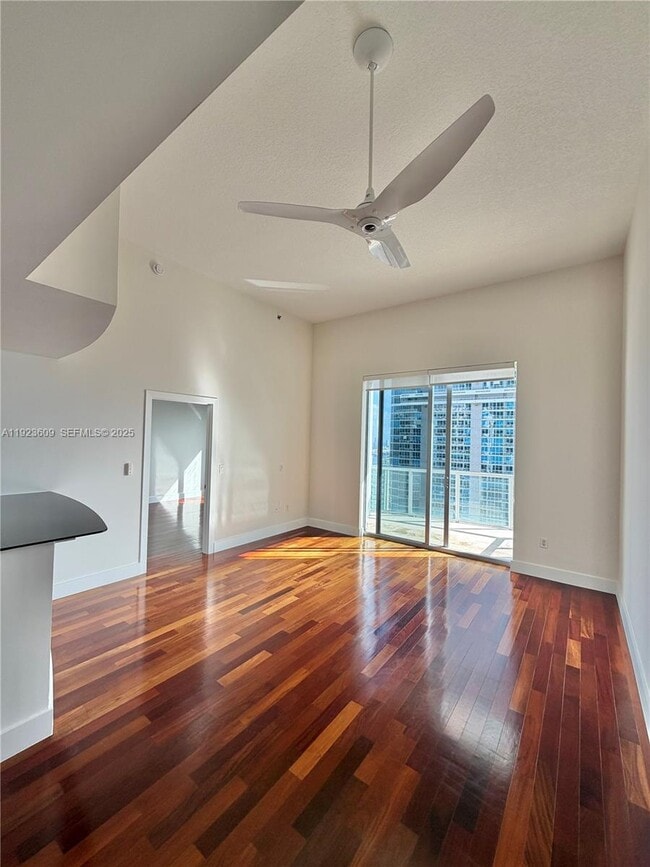 Building Photo - 1060 Brickell Ave