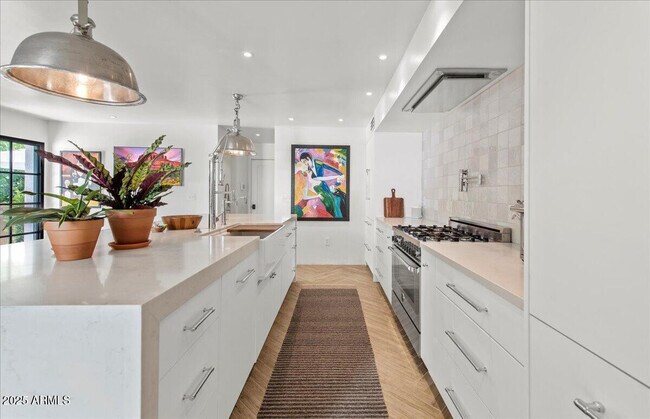 Building Photo - 4843 N 72nd Way