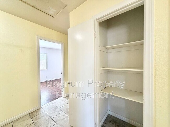 Building Photo - 25268 Shadescale Dr