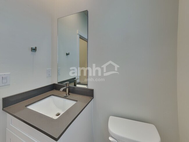 Building Photo - 1369 E Old Mesquite St