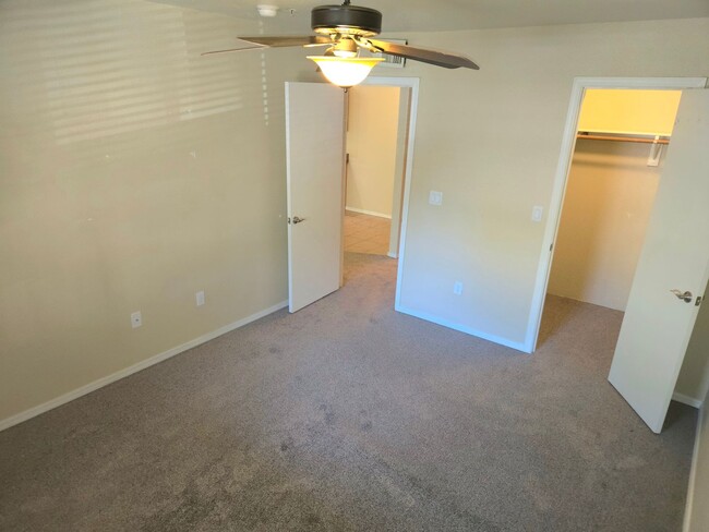 Building Photo - Westside Arbors Condo 2bd, 2ba - Students ...