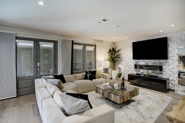 Building Photo - 1410 Hyde Park Blvd