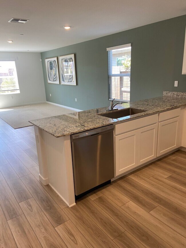 Building Photo - 4 Bdrm, 2.5 bath Solar home - Pradera Ranch Community