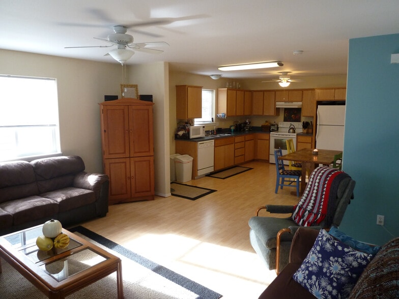 Building Photo - 513 N Jefferson St