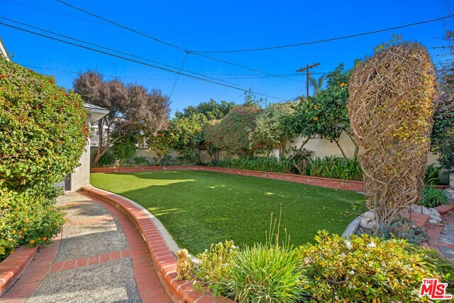 Building Photo - 7432 Westlawn Ave