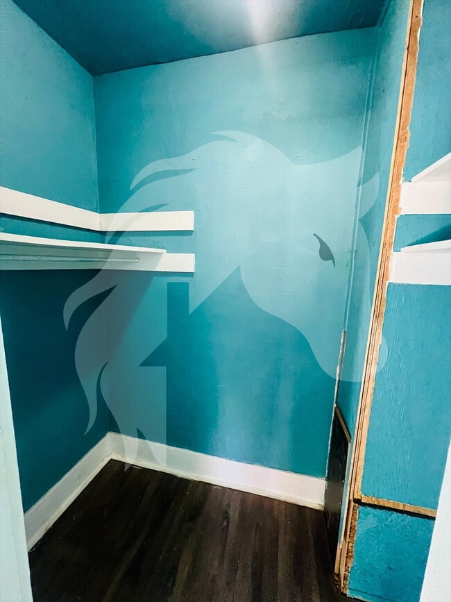 Building Photo - 211 S 7th St