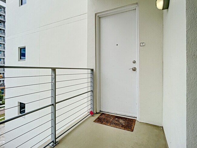 Building Photo - 525 E Jackson St
