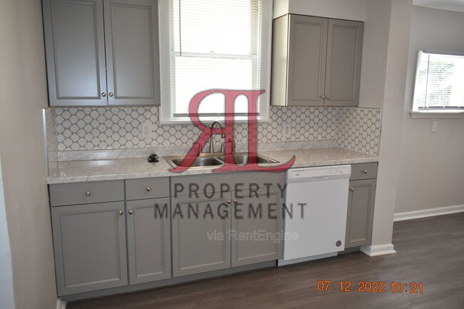 Building Photo - 765 E Deshler Ave