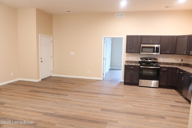 Building Photo - 114 Peonia Rd