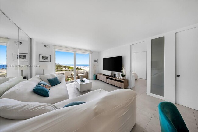 Building Photo - 465 Ocean Dr
