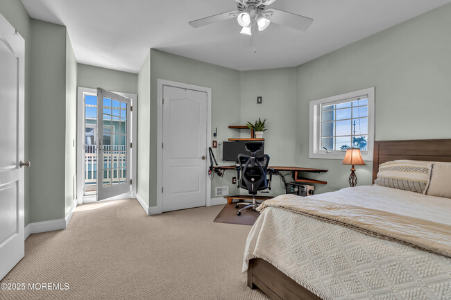 Building Photo - 2 Tradewinds Ln