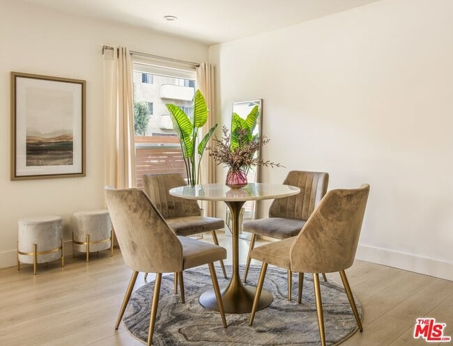 Building Photo - 4616 Rosewood Ave