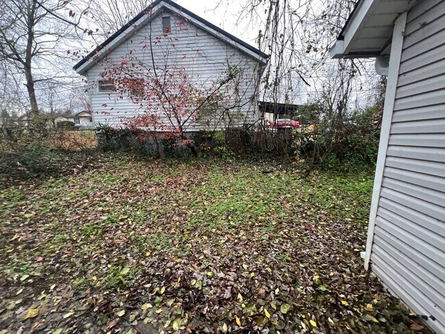 Building Photo - 3 Bed, 2 Bath House in Clarksville!!