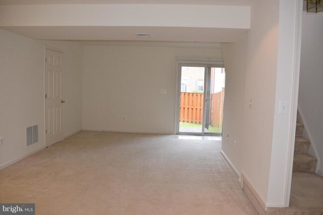 Building Photo - 45006 University Dr