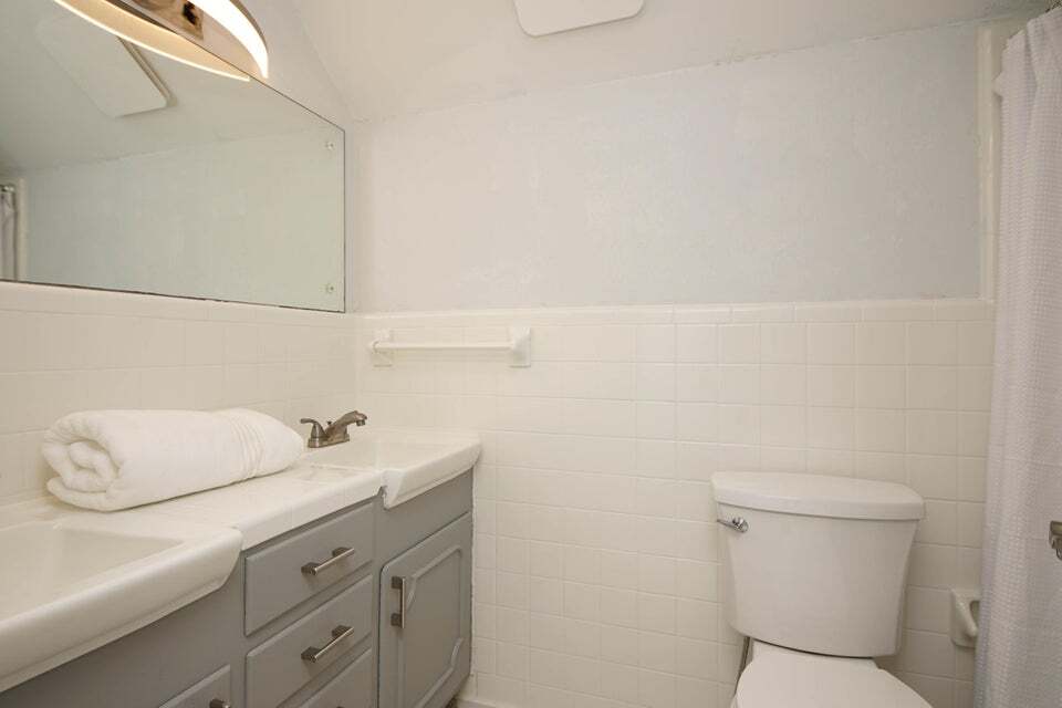 Building Photo - 596 L Ombre Ct NE