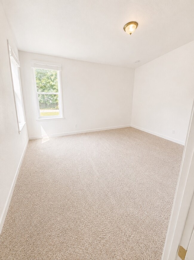 Building Photo - 6647 Alderson Ln
