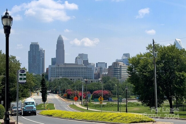 Building Photo - 629 Grandin Rd