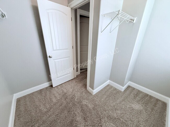 Building Photo - 4BR/4.5BA Stand Alone Unit For Rent