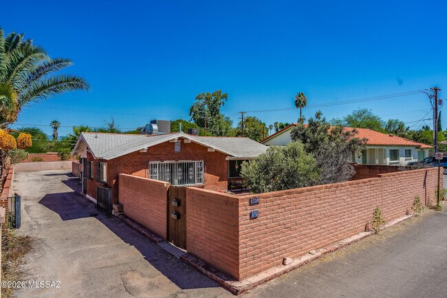 Building Photo - 1732 N Campbell Ave