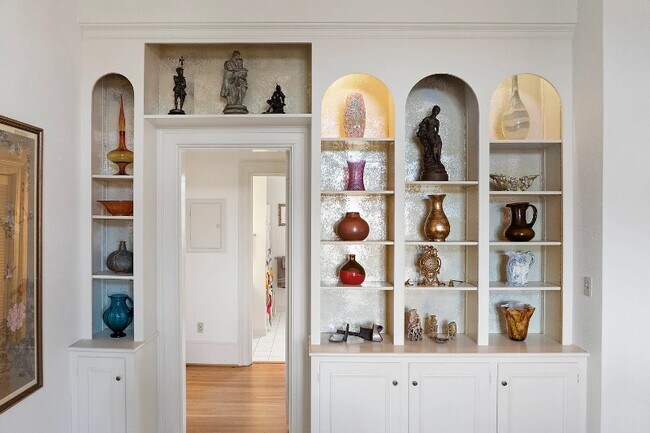 Building Photo - 2 Waverley Green