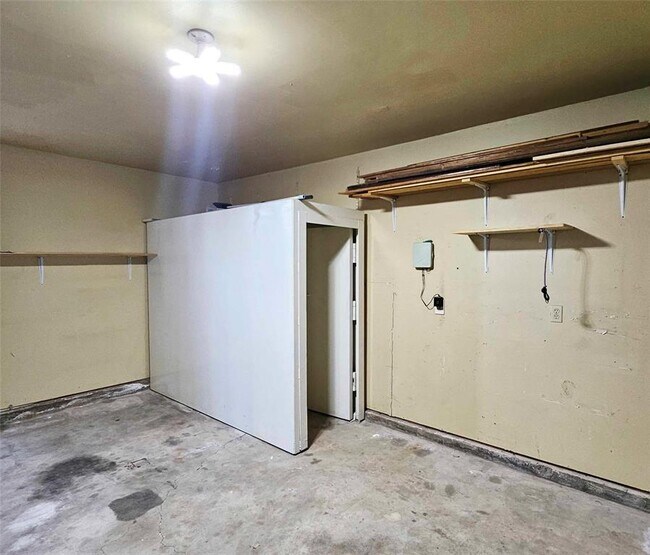 Building Photo - 1225 NW 198th St