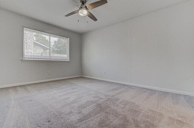 Building Photo - 5703 Gloucester Ln