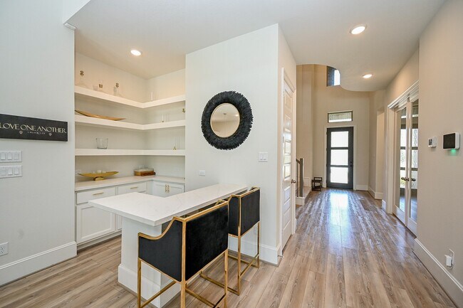 Building Photo - 9006 Meadow Bridge Dr