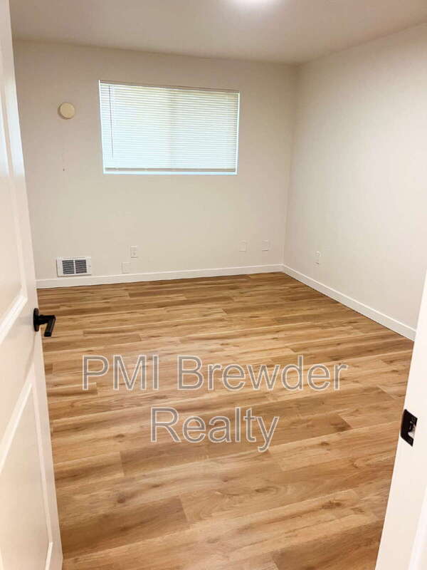 Building Photo - 9727 5th St NE