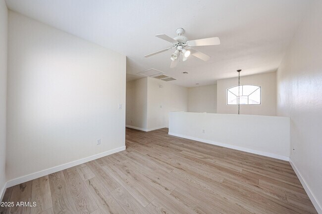 Building Photo - 7315 W Fleetwood Ln