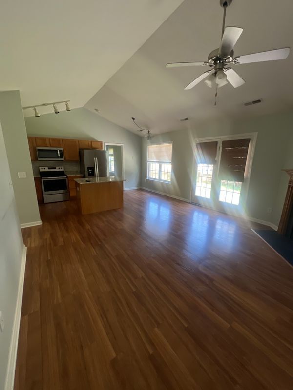 Building Photo - 2445 Somerset Pl Dr