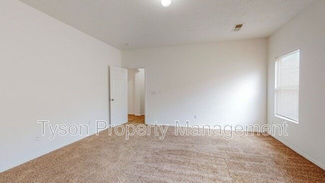 Building Photo - 1035 Maroa St NW