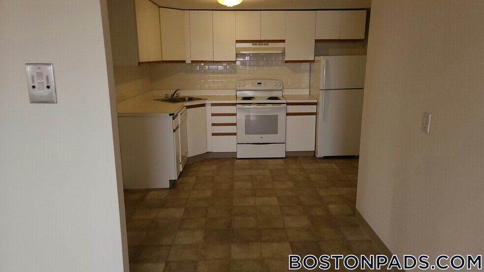 Building Photo - 20 Riverside St