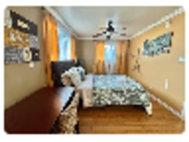 Primary Photo - 7033 #4