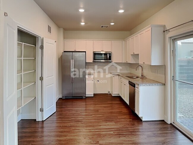 Building Photo - 4713 Tire Swing St