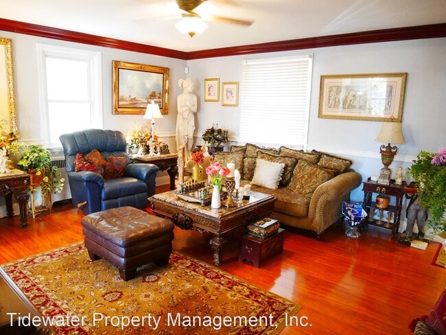 Building Photo - 3 br, 2.5 bath House - 2825 Harview Ave