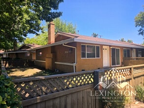 Building Photo - Beautiful, 2BD/1BA, Condo in The Villaggio, near Madison Ave. and American River College!